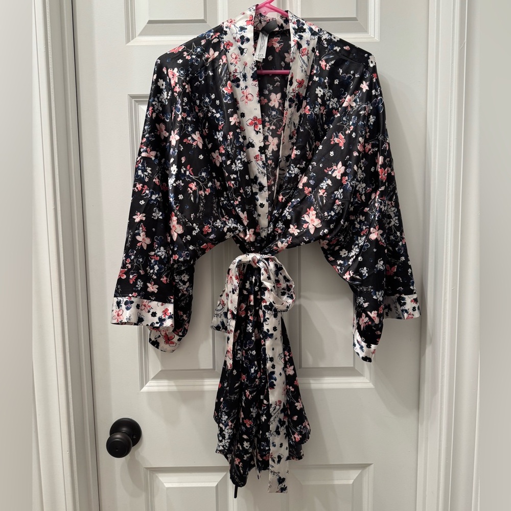 Short Satin Flower Adore Me Robe - one size - NWOT